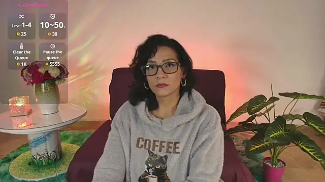 Snapshot of Elliee_ chatting on March 3, 2025, 7:17 pm Elliee online show from March 3, 2025, 7:17 pm