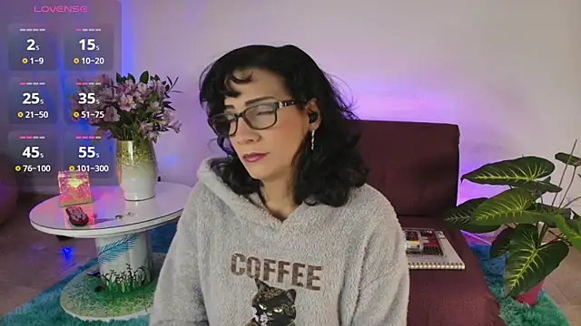 Snapshot of Elliee_ chatting on March 8, 2025, 1:14 pm Elliee online show from March 8, 2025, 1:14 pm