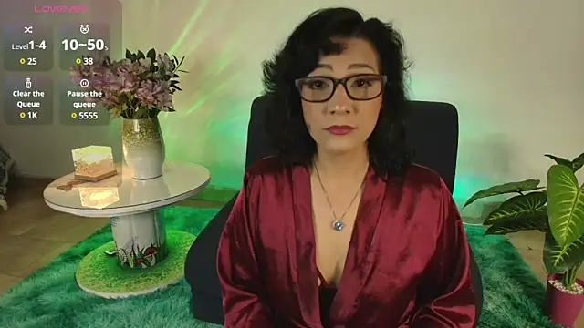 Snapshot of Elliee_ chatting on March 11, 2025, 12:17 pm Elliee online show from March 11, 2025, 12:17 pm