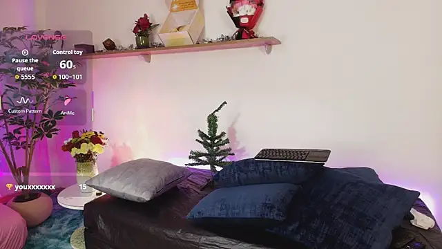 Snapshot of Elliee_ chatting on November 3, 2025, 3:13 pm Elliee online show from November 3, 2025, 3:13 pm