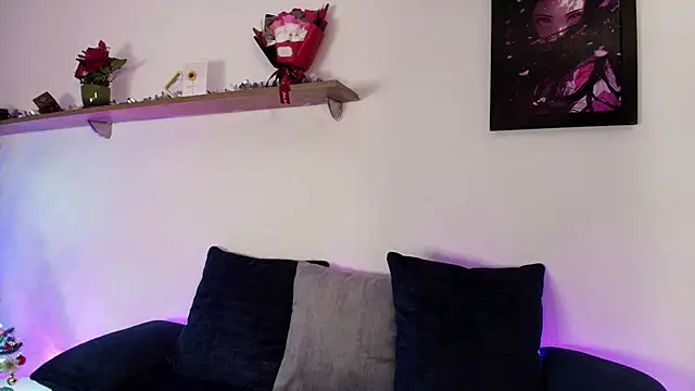 Elliee  online show from November 26, 2025, 11:44 am