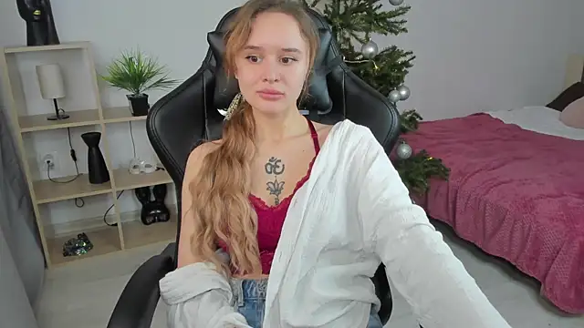 Snapshot of alicexforever chatting on December 19, 2024, 7:40 am alicexforever online show from December 19, 2024, 7:40 am