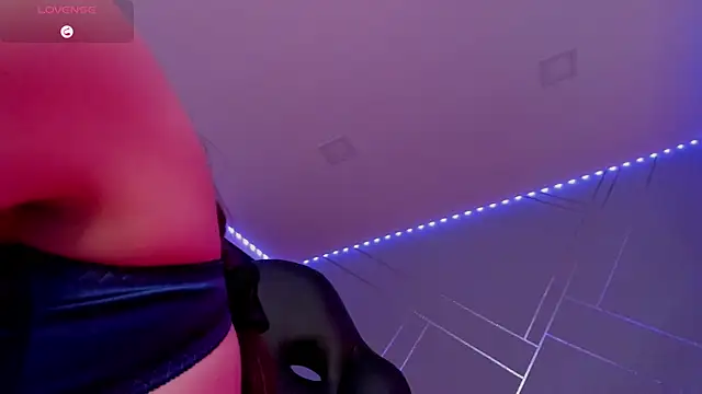 Ich Bin Julia online show from February 5, 2025, 6:37 pm