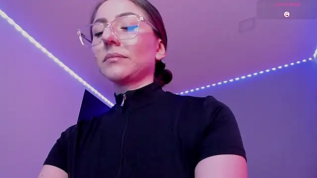 Ich Bin Julia online show from March 3, 2025, 2:15 pm