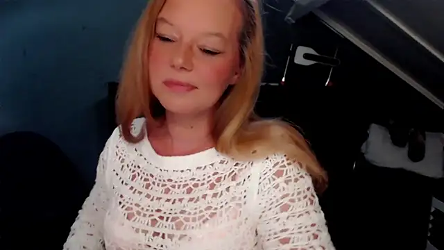 roxanna24 online show from June 2, 2026, 5:48 pm