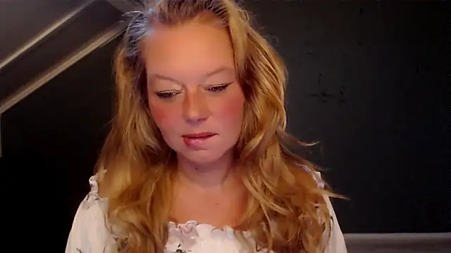 roxanna24 online show from July 26, 2026, 8:32 am