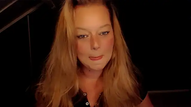 roxanna24 online show from July 29, 2026, 7:45 pm