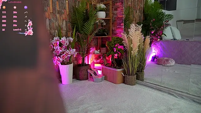 EmilyHudsson 1 online show from September 22, 2025, 5:37 pm