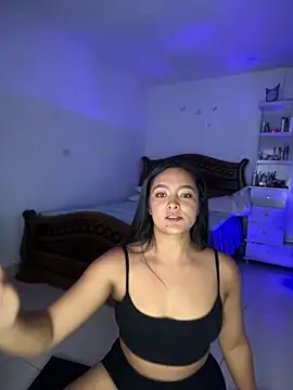 cristina1800 online show from October 7, 2025, 4:09 am