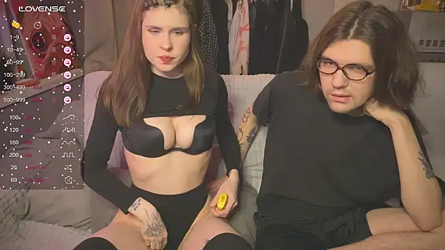 Snapshot of passiondesire_ chatting on March 11, 2025, 7:25 pm passiondesire online show from March 11, 2025, 7:25 pm