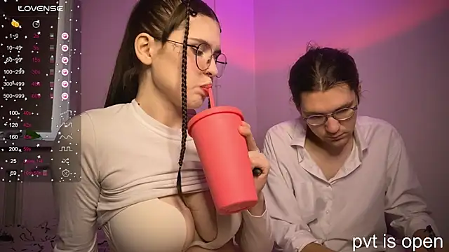 Snapshot of passiondesire_ chatting on October 16, 2025, 8:37 am passiondesire online show from October 16, 2025, 8:37 am