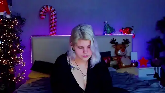 JoannLowe online show from December 26, 2024, 1:40 am