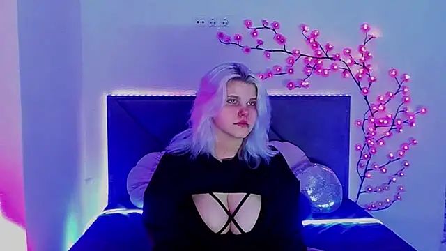 JoannLowe online show from April 8, 2026, 7:25 pm