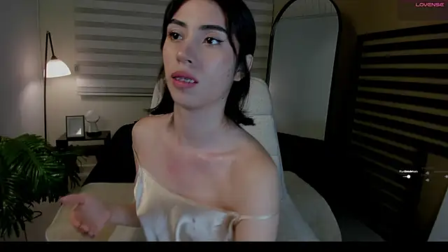 Catyloves online show from April 14, 2026, 10:38 pm