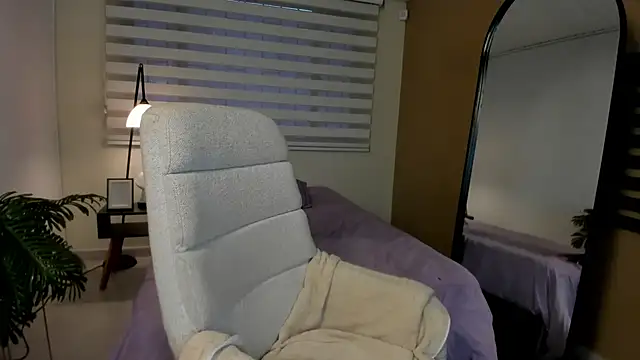 Catyloves online show from April 28, 2026, 10:04 pm
