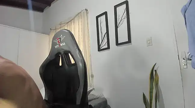 Snapshot of miguel_hz chatting on February 4, 2025, 8:17 pm miguel hz online show from February 4, 2025, 8:17 pm