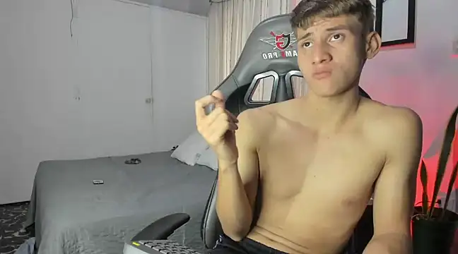 Snapshot of miguel_hz chatting on February 5, 2025, 9:40 pm miguel hz online show from February 5, 2025, 9:40 pm