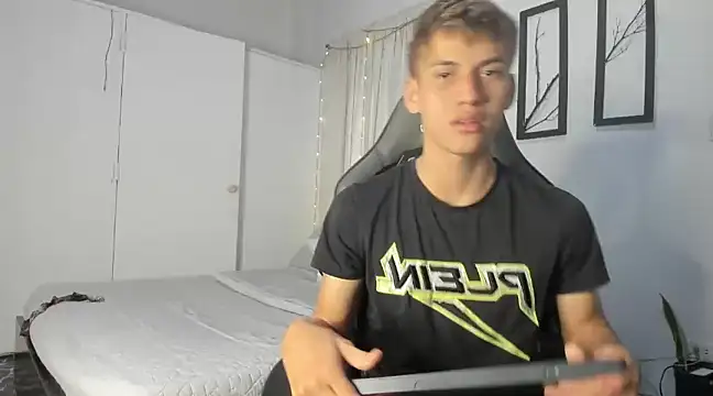 Snapshot of miguel_hz chatting on February 11, 2025, 9:35 pm miguel hz online show from February 11, 2025, 9:35 pm