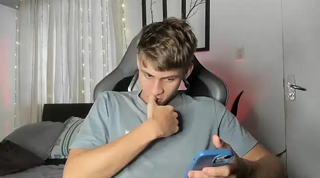 Snapshot of miguel_hz chatting on February 19, 2025, 6:32 pm miguel hz online show from February 19, 2025, 6:32 pm