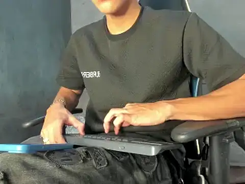 Snapshot of miguel_hz chatting on March 1, 2025, 9:37 pm miguel hz online show from March 1, 2025, 9:37 pm