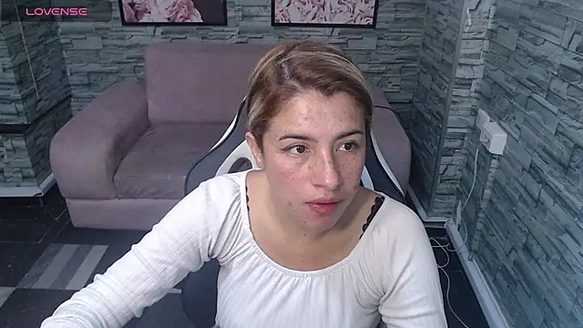 Snapshot of Valerie_b chatting on December 21, 2024, 12:38 pm Valerie b online show from December 21, 2024, 12:38 pm