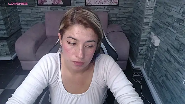 Snapshot of Valerie_b chatting on December 21, 2024, 6:44 pm Valerie b online show from December 21, 2024, 6:44 pm