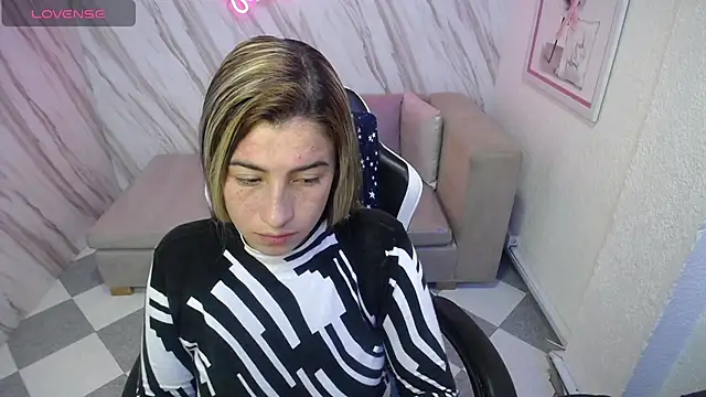 Snapshot of Valerie_b chatting on January 11, 2025, 3:02 am Valerie b online show from January 11, 2025, 3:02 am