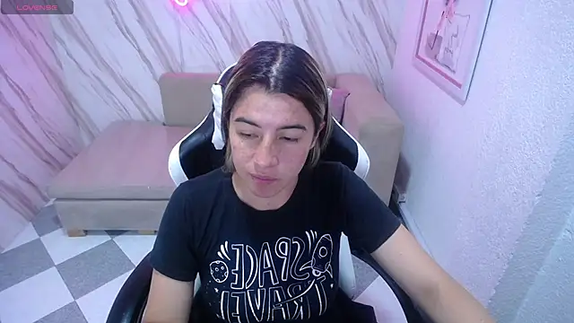 Snapshot of Valerie_b chatting on February 12, 2025, 3:07 am Valerie b online show from February 12, 2025, 3:07 am