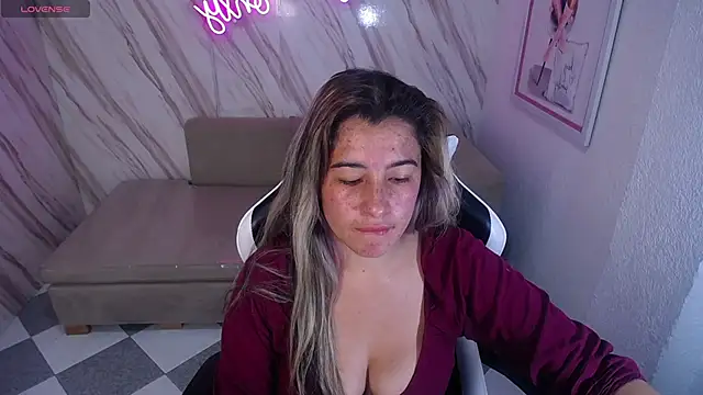 Snapshot of Valerie_b chatting on February 15, 2025, 7:39 pm Valerie b online show from February 15, 2025, 7:39 pm