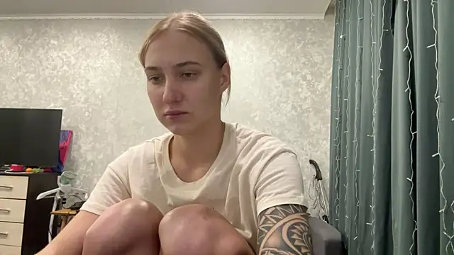 AnneBall online show from December 26, 2024, 1:21 pm