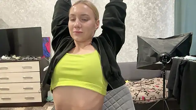 AnneBall online show from February 4, 2025, 10:43 am