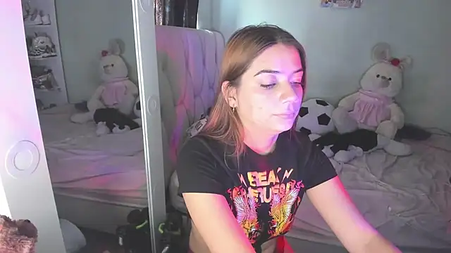 Snapshot of KittyKlum chatting on February 17, 2026, 8:26 pm KittyKlum online show from February 17, 2026, 8:26 pm