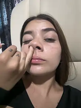 KittyKlum online show from April 8, 2026, 9:59 pm