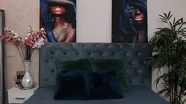 MissJuliax online show from January 13, 2025, 7:00 am