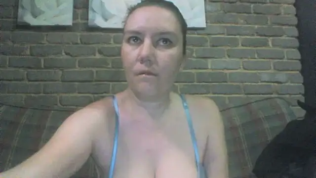 Snapshot of EksJouneMwah chatting on May 17, 2026, 1:51 pm EksJouneMwah online show from May 17, 2026, 1:51 pm