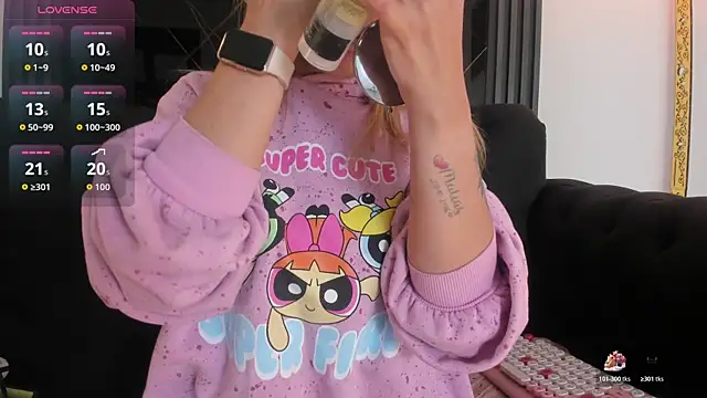 EvaaLovia1 online show from October 30, 2025, 1:23 pm