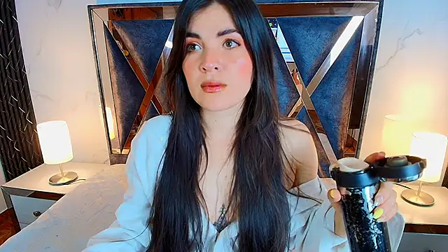 Amara vega online show from November 14, 2025, 5:50 am