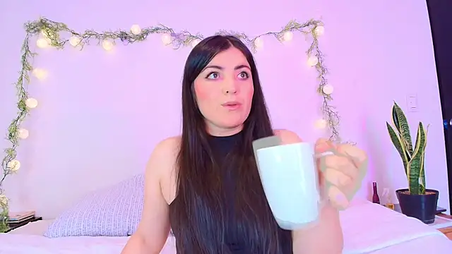 Amara vega online show from April 7, 2026, 4:40 pm