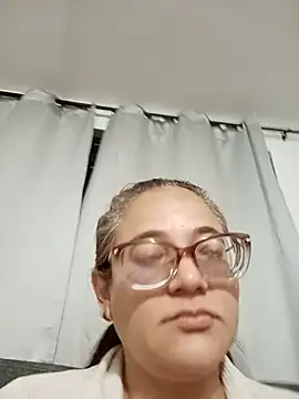skarleth001 online show from July 26, 2026, 4:42 am