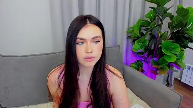 sexyangeloux online show from April 8, 2026, 9:04 pm