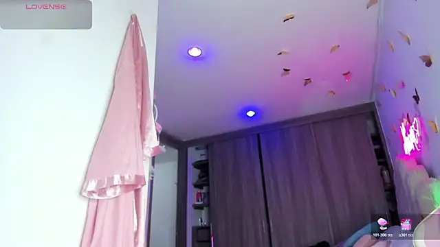 Snapshot of NaomiAsha chatting on December 22, 2025, 11:57 pm NaomiAsha online show from December 22, 2025, 11:57 pm