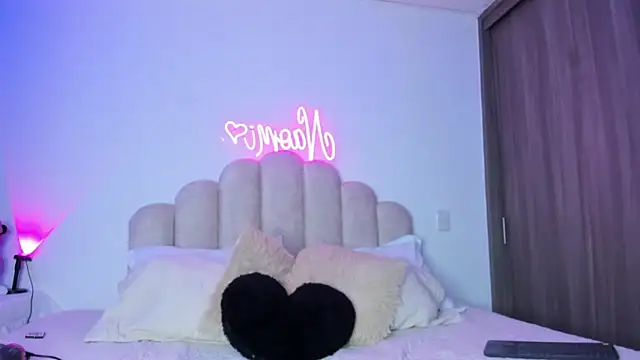 Snapshot of NaomiAsha chatting on February 23, 2026, 8:17 pm NaomiAsha online show from February 23, 2026, 8:17 pm