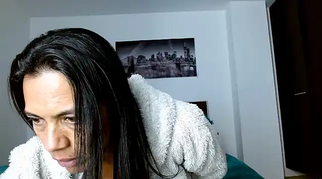 chicafitcaliente online show from January 9, 2025, 3:26 am