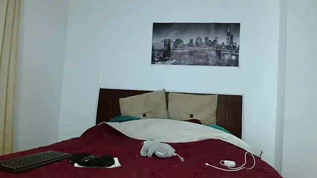 chicafitcaliente online show from November 5, 2025, 3:06 am