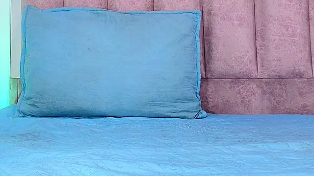 anisha x online show from September 12, 2025, 7:14 pm