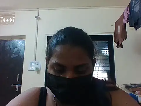 Hotmilfxox online show from May 16, 2026, 8:22 am