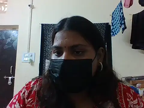 Hotmilfxox online show from May 17, 2026, 7:17 am