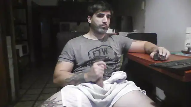 ozzypsico13 online show from April 16, 2026, 9:39 pm