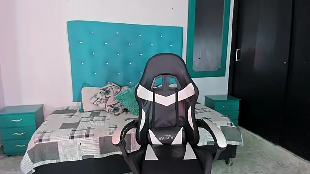 Tasha Sant online show from September 8, 2025, 7:46 pm