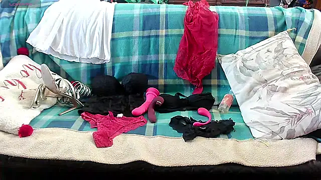 LauraMonolo online show from March 27, 2026, 12:27 pm